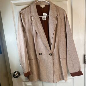 Women’s small hem and thread jacket/blazer